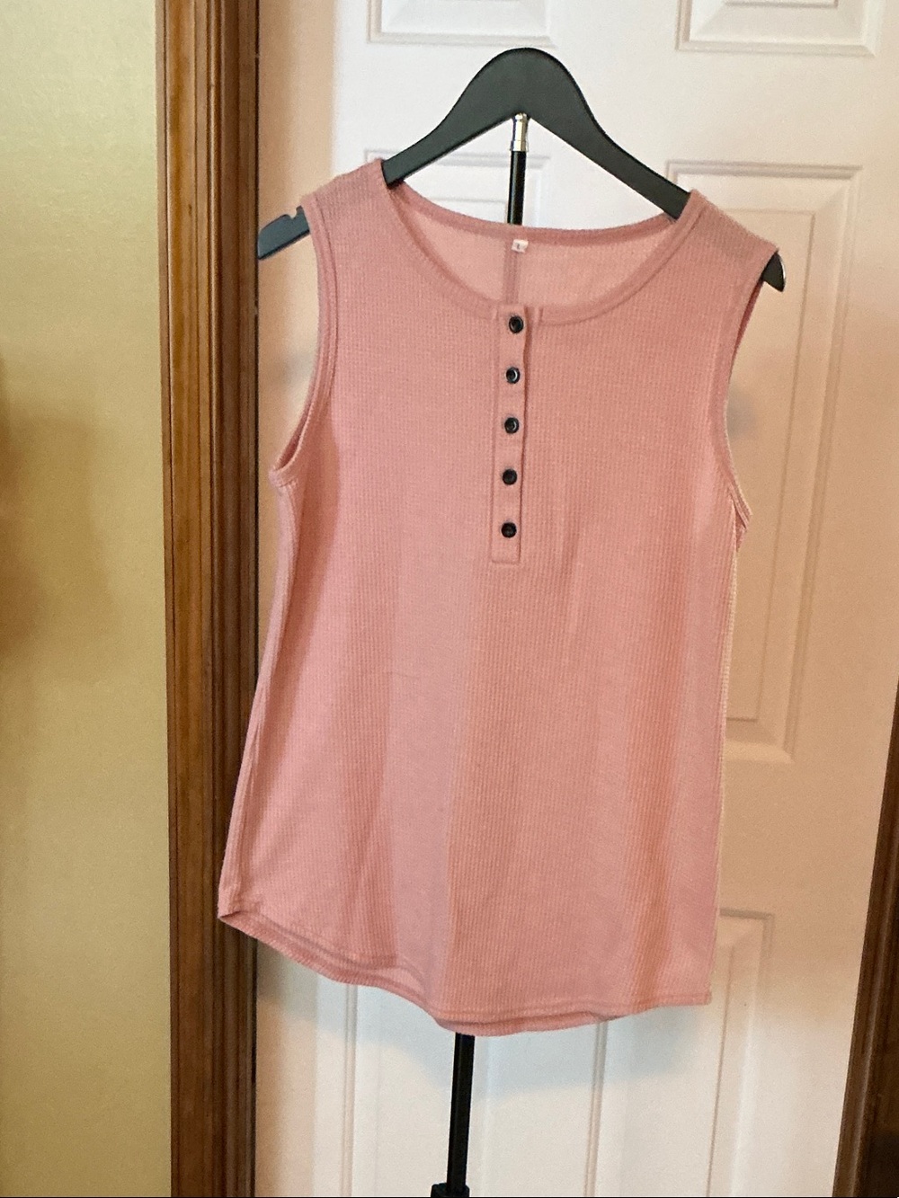 Women’s Sleeveless Henley Tank Top in Dusty Pink